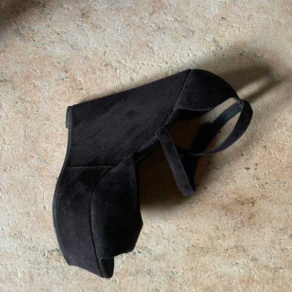 Black Platform Wedges size 7 - Picture 5 of 7